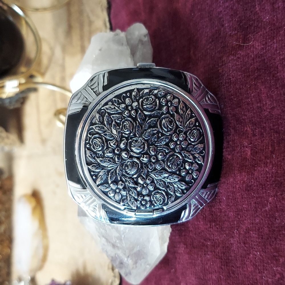 Art Deco Evans Compact